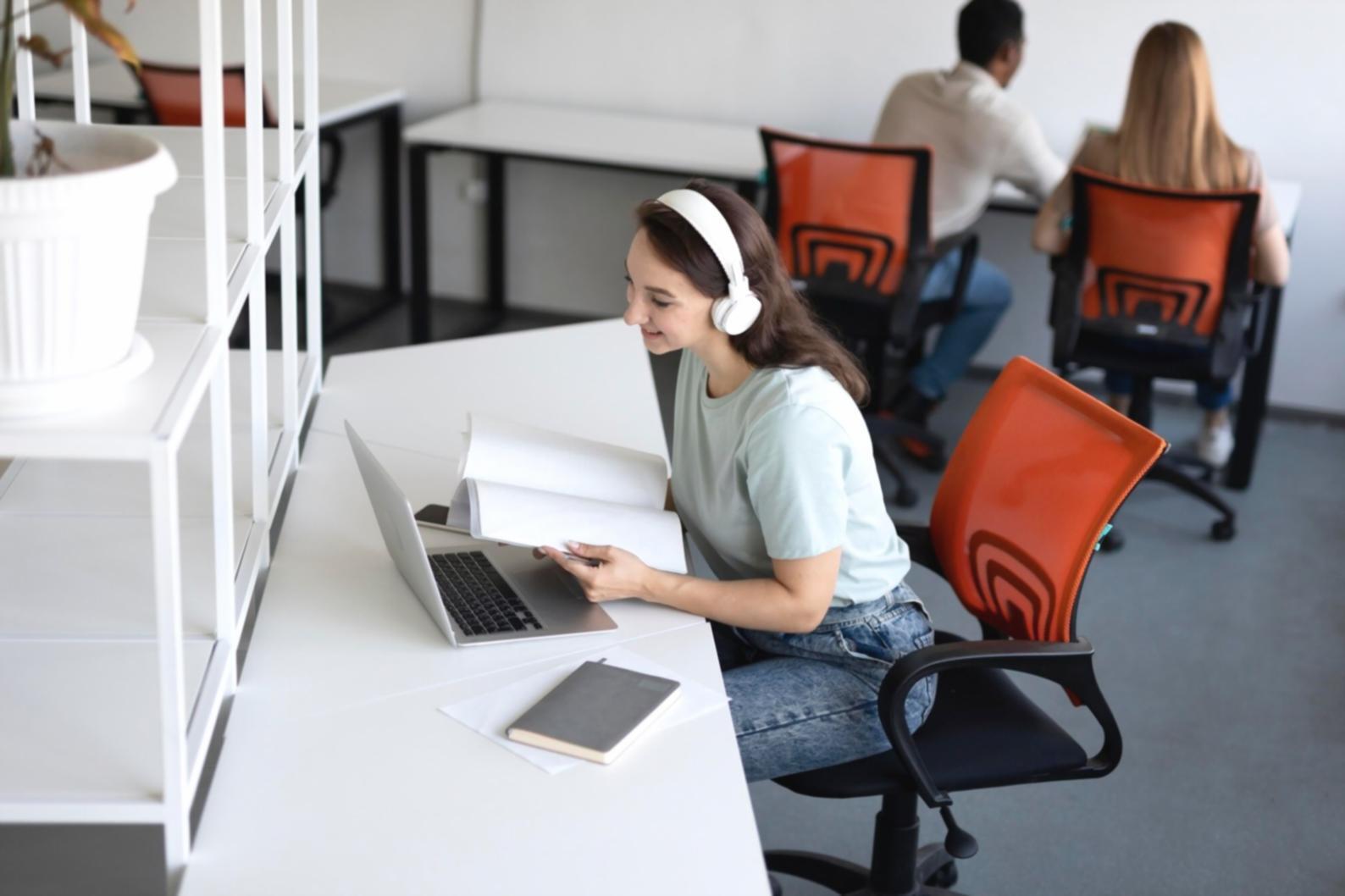 Moderní kancelářské prostředí pro firemní školení